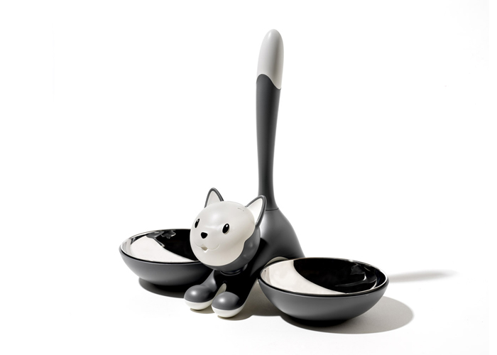 Chic Dining for Your Feline Friend