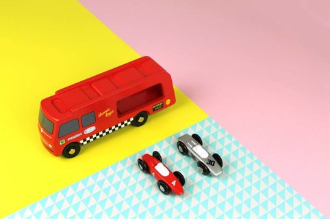 ikonic-toys-houten-raceauto-transporter-met-twee-r