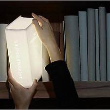 The-Enlightenment-boeken-lamp